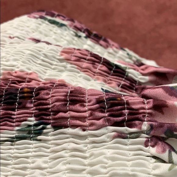 Flower print no sleeves shirt - Picture 3 of 3